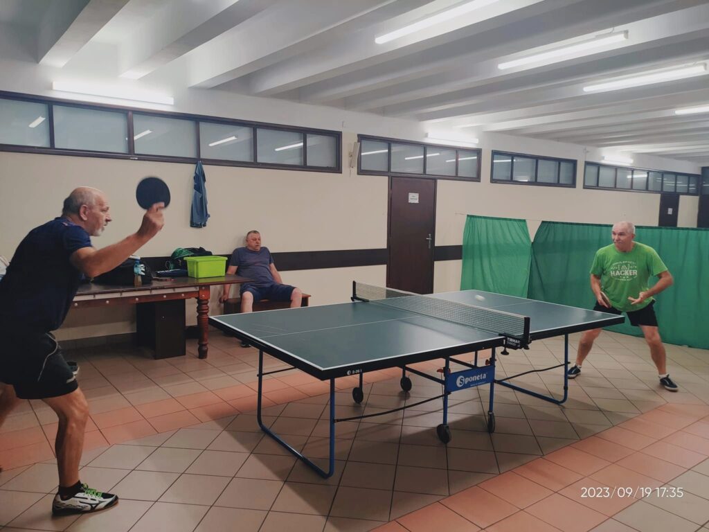 Może być zdjęciem przedstawiającym 3 osoby