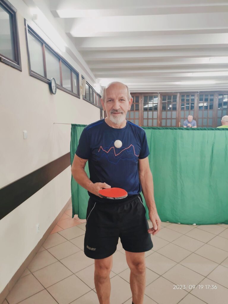 Może być zdjęciem przedstawiającym 3 osoby i uśmiechnięci ludzie